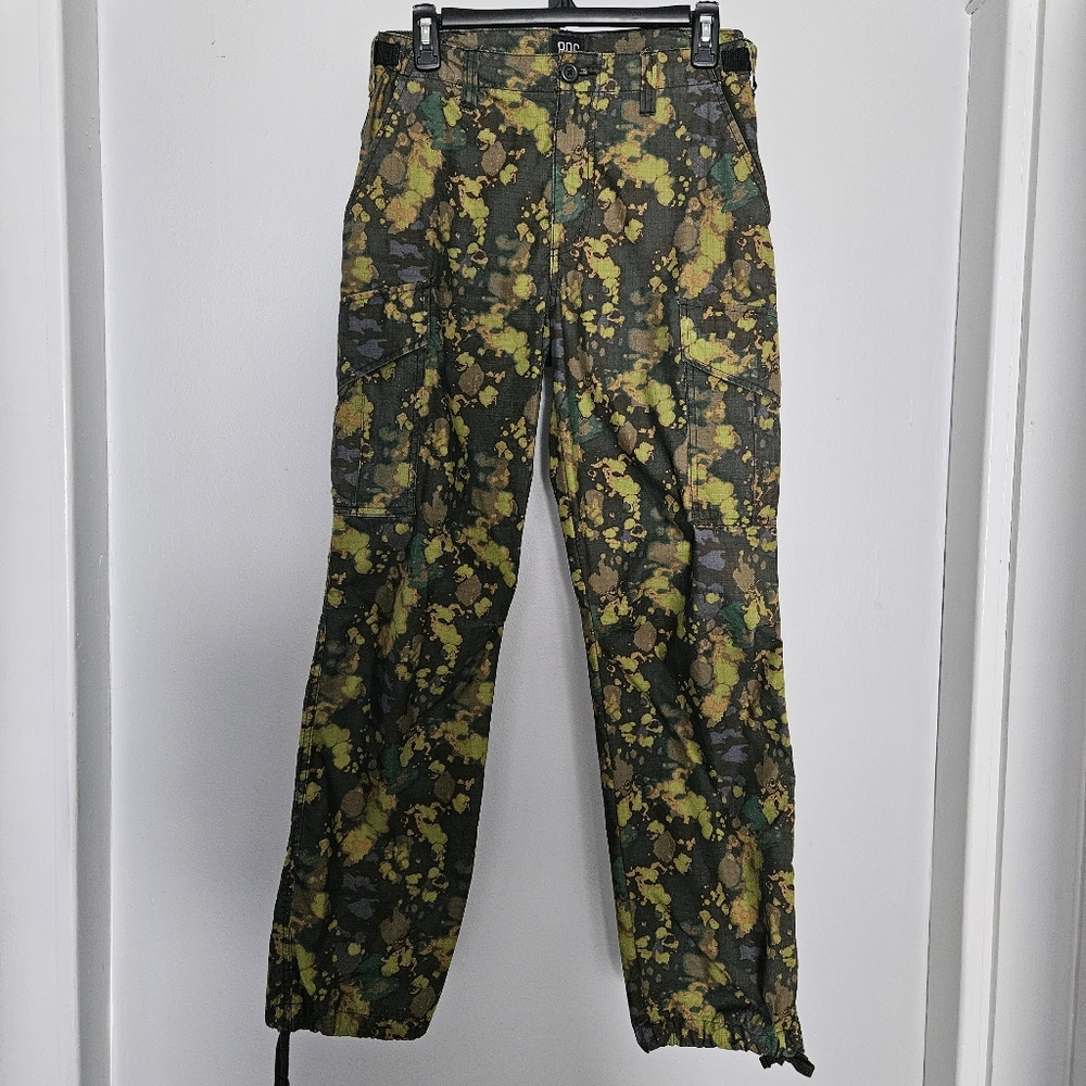 Urban Outfitters BDG Camo Cargo Pants Size‎ 29